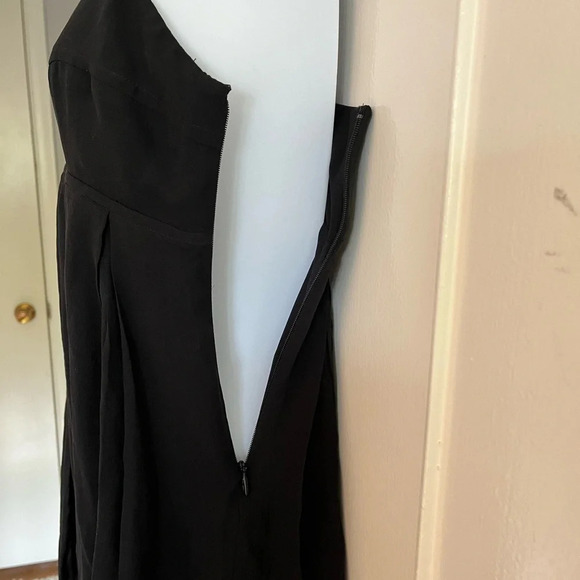 Club Monaco Black Babydoll Silk Spaghetti Strap
Empire Waist Bubble
Size 0 - Picture 4 of 14